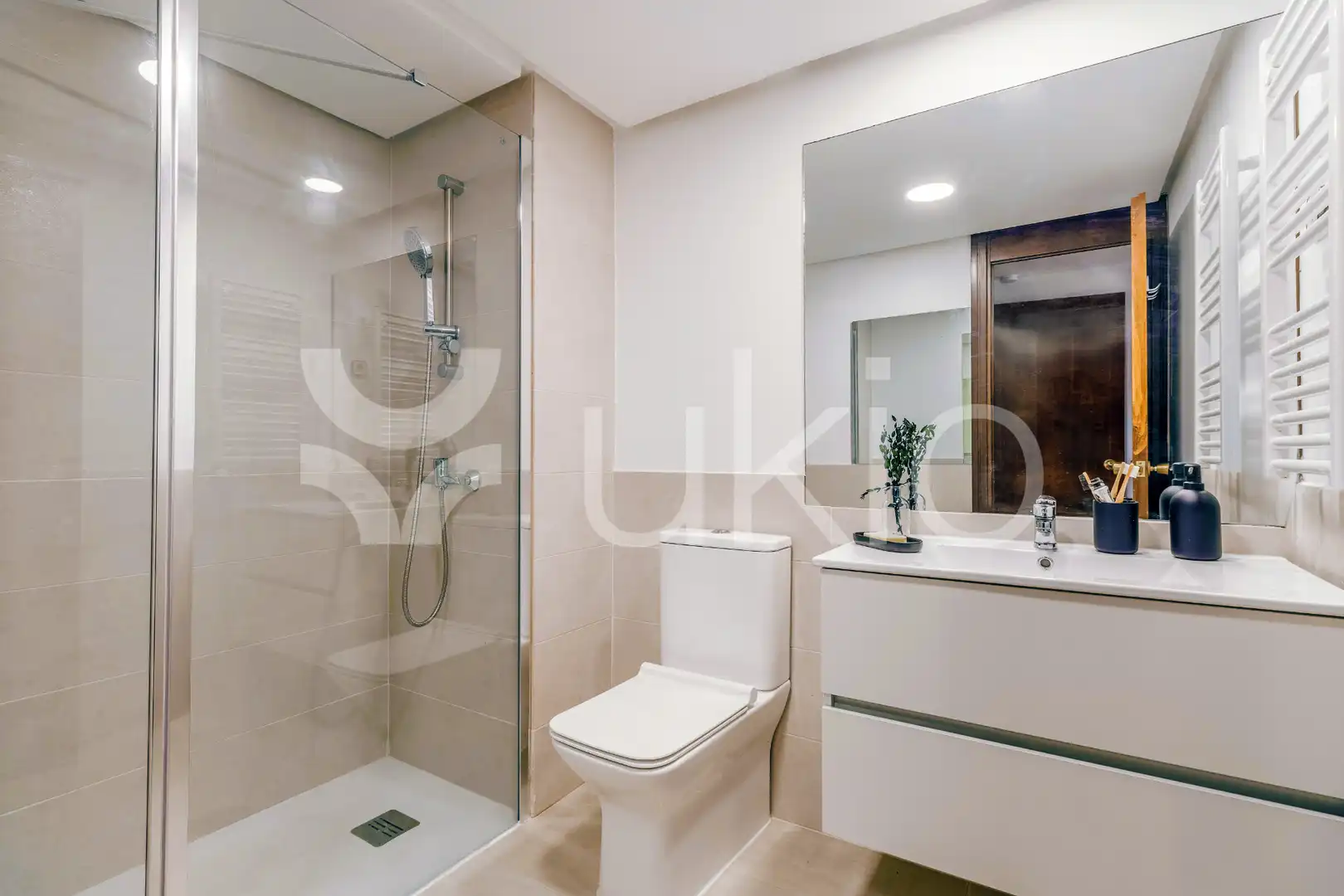 Bathroom of Flat for rent in Madrid  with Air Conditioner, Heating and Furnished