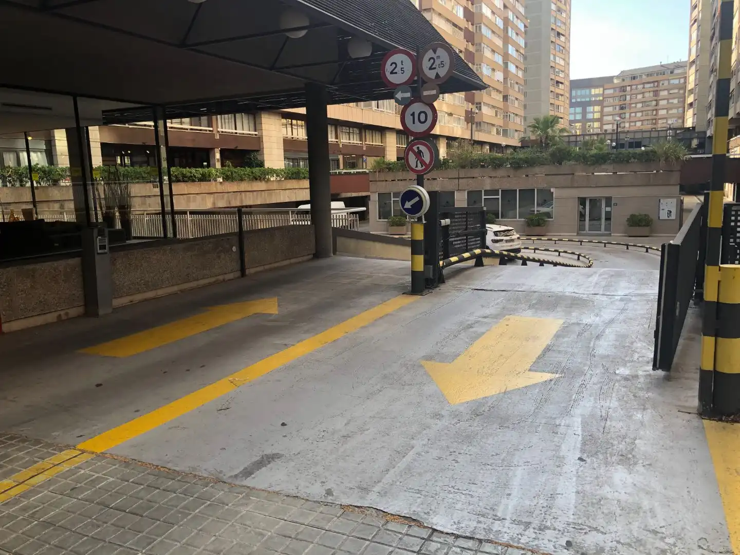 Parkplatz von Garage zur Miete in Eixample