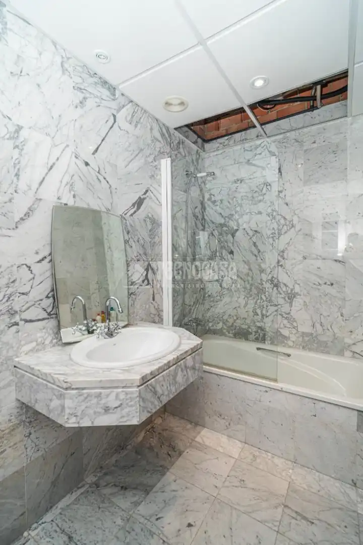 Baño de Piso en venta en Linares con Calefacción