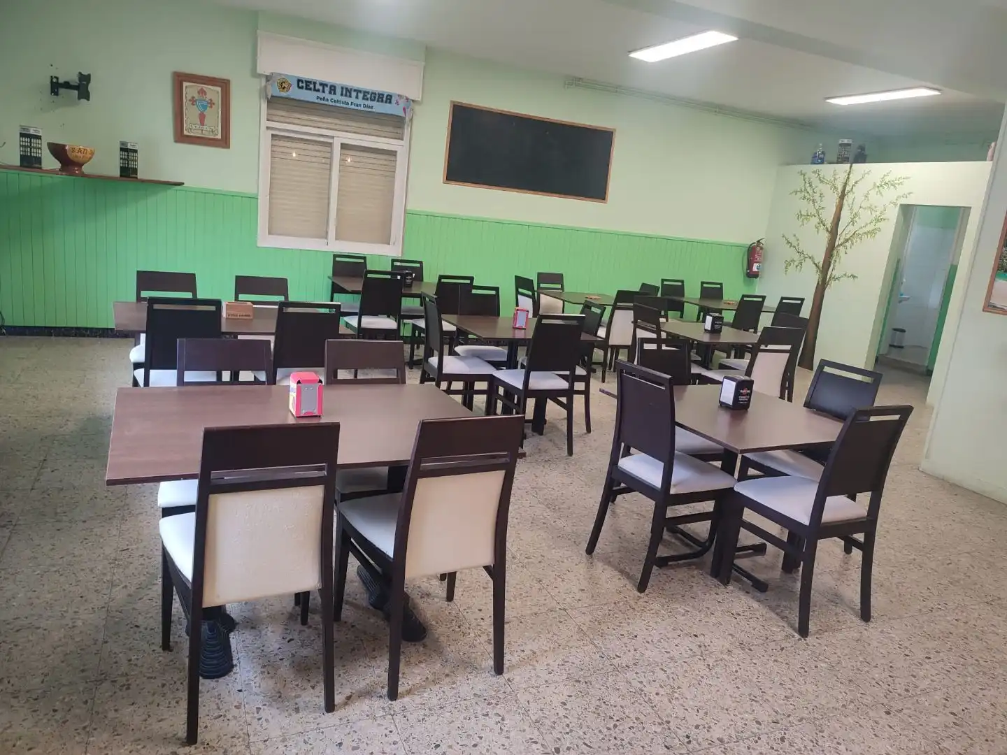 Local de alquiler en Vigo  con Terraza y Amueblado