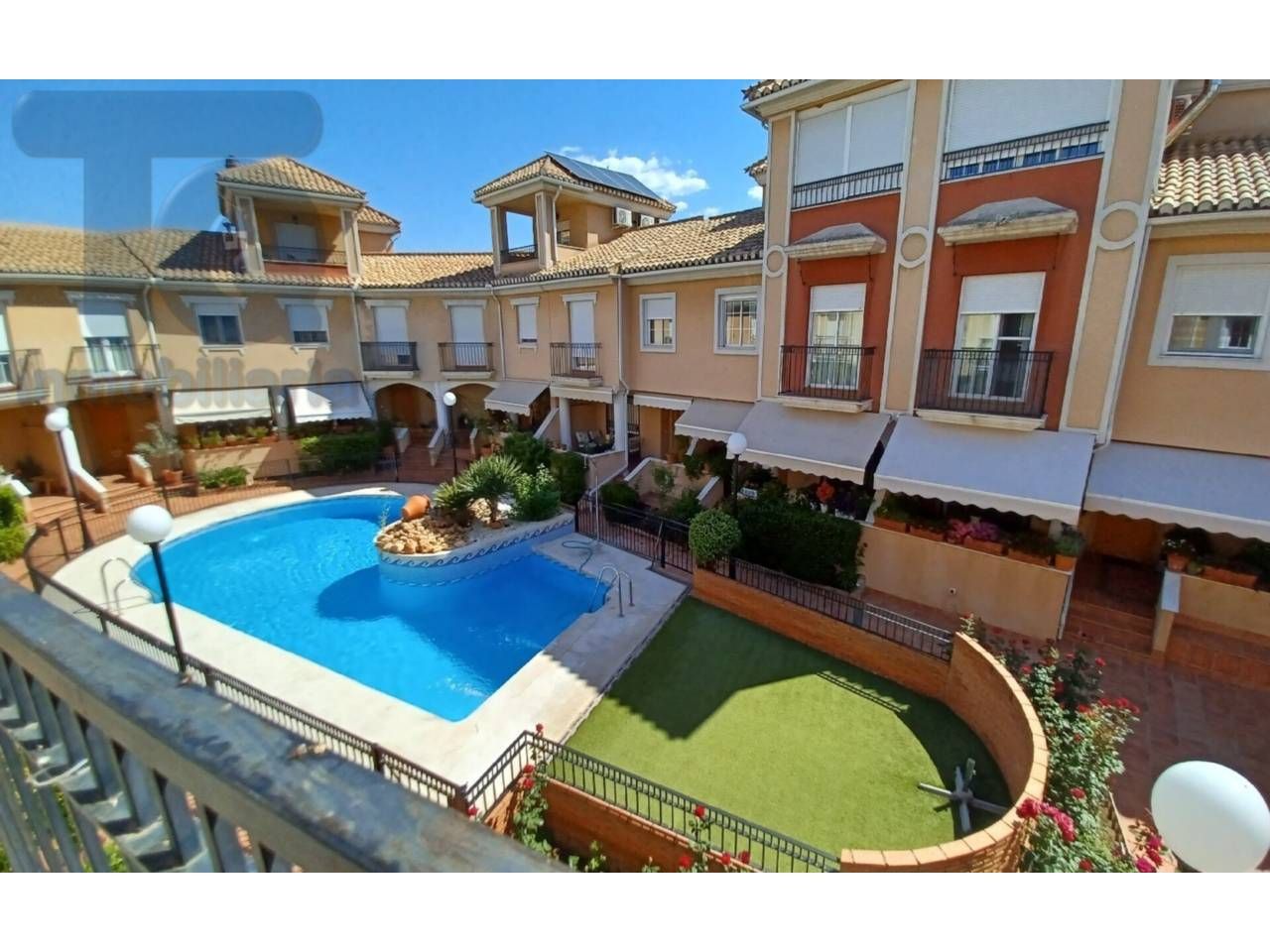 Vista exterior de Casa adosada en venda en Armilla amb Aire condicionat, Calefacció i Terrassa