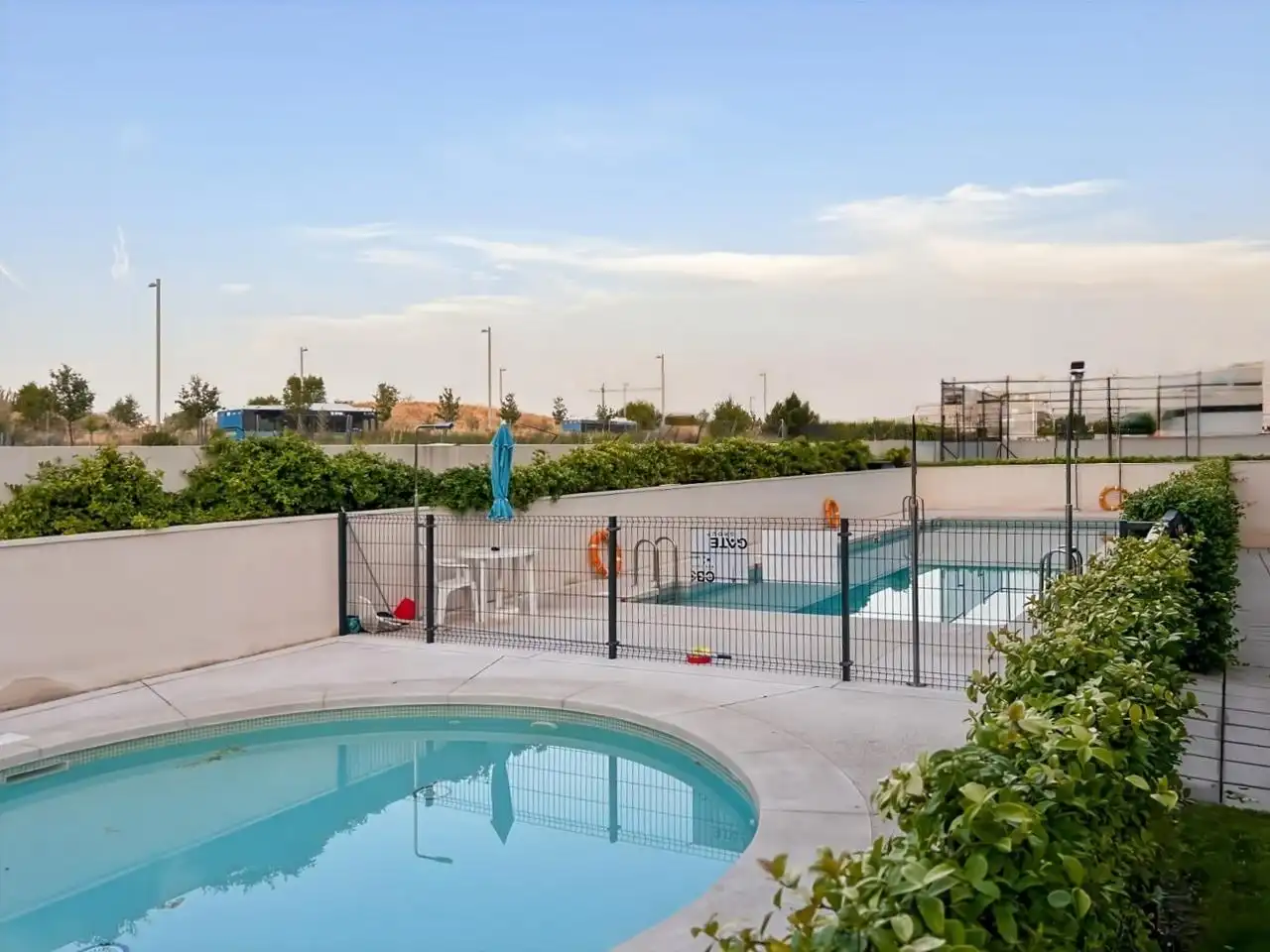 Schwimmbecken von Wohnung zum Verkauf in Madrid mit Klimaanlage, Heizung und Terrasse