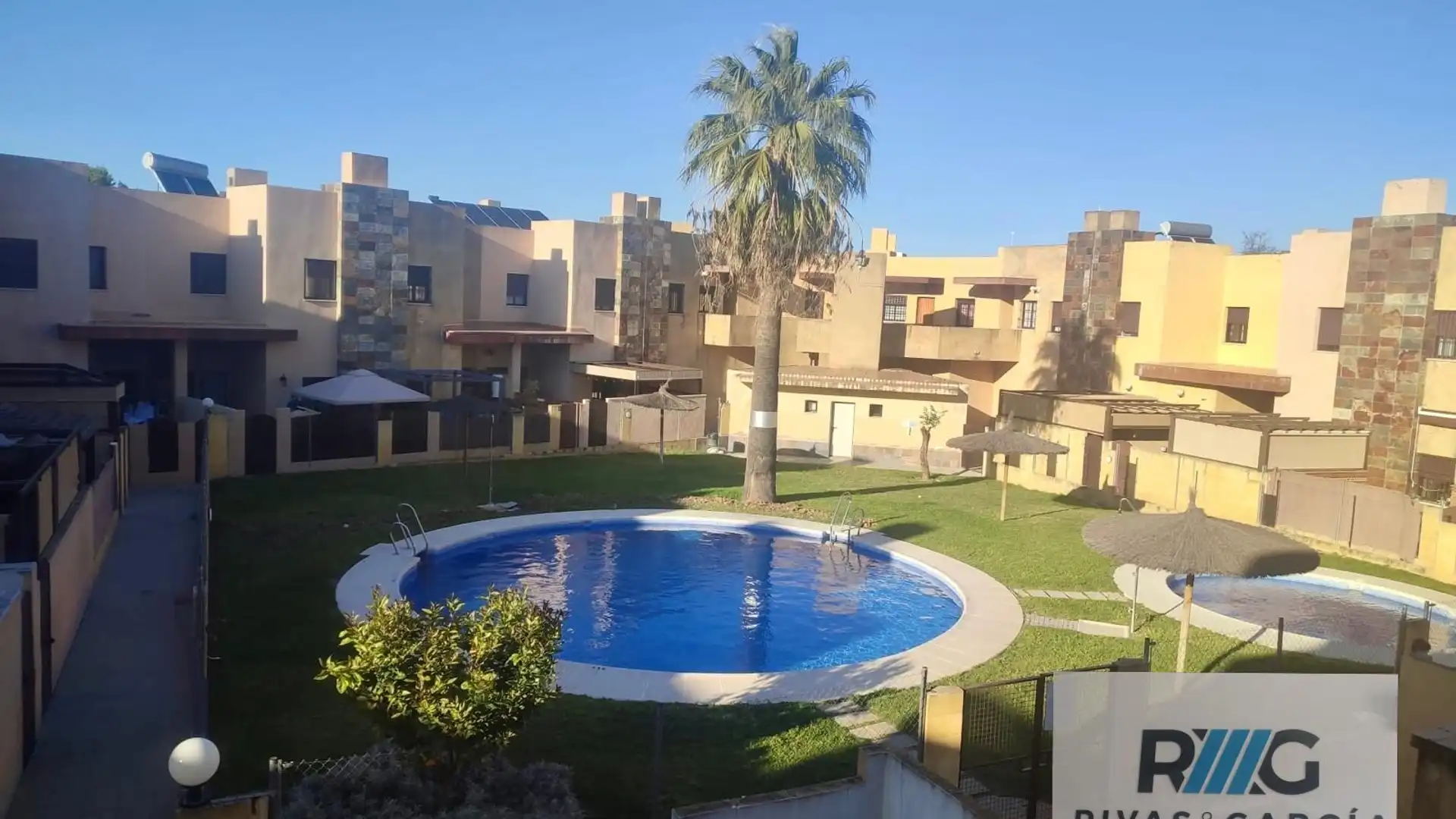 Casa adosada en venta en El Rocío - La Milagrosa