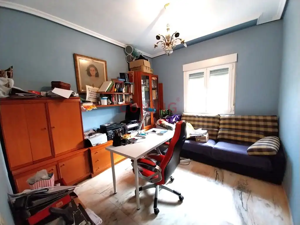 Sala d'estar de Casa o xalet en venda en Cáceres amb Jardí privat