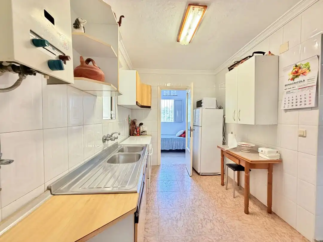 Cuina de Casa o xalet en venda en Benamocarra amb Jardí privat i Moblat