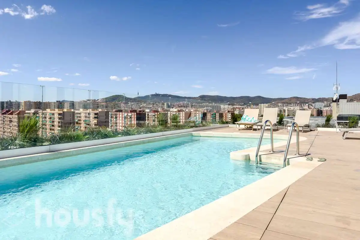 Piscina de Pis en venda en Sant Adrià de Besòs amb Aire condicionat, Calefacció i Parquet
