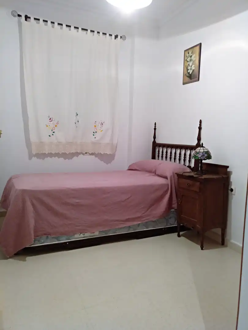 Habitación de Piso en venta en Cortegana con Horno, Microondas y Balcón