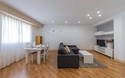 Living room of Apartment for sale in  Barcelona Capital  with Air Conditioner, Heating and Parquet flooring