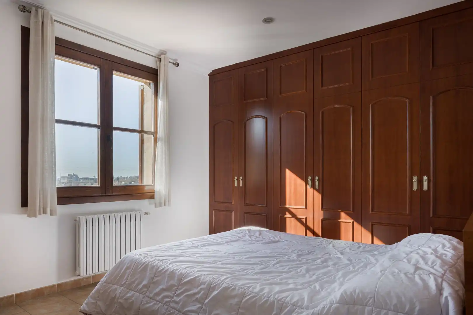 Habitación de Finca rústica en venta en La Selva del Camp con Aire acondicionado, Jardín privado y Trastero