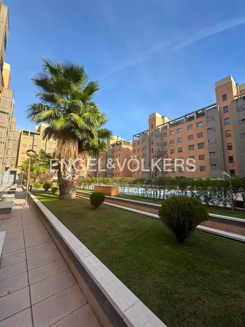 Exterior view of Flat for rent in Madrid  with Heating, Parquet flooring and Swimming Pool