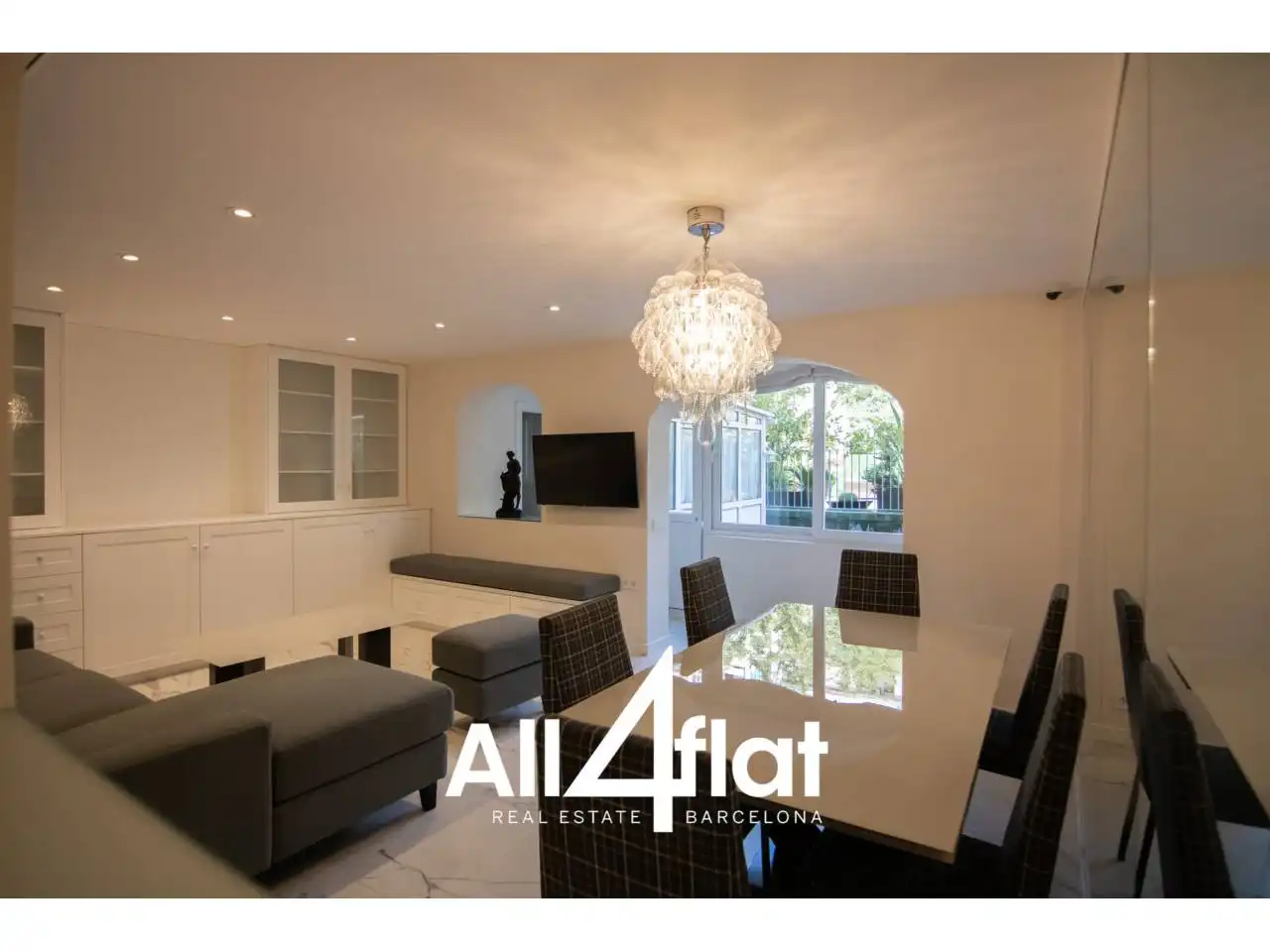 Flat with lift for sale in Calle Villarroel