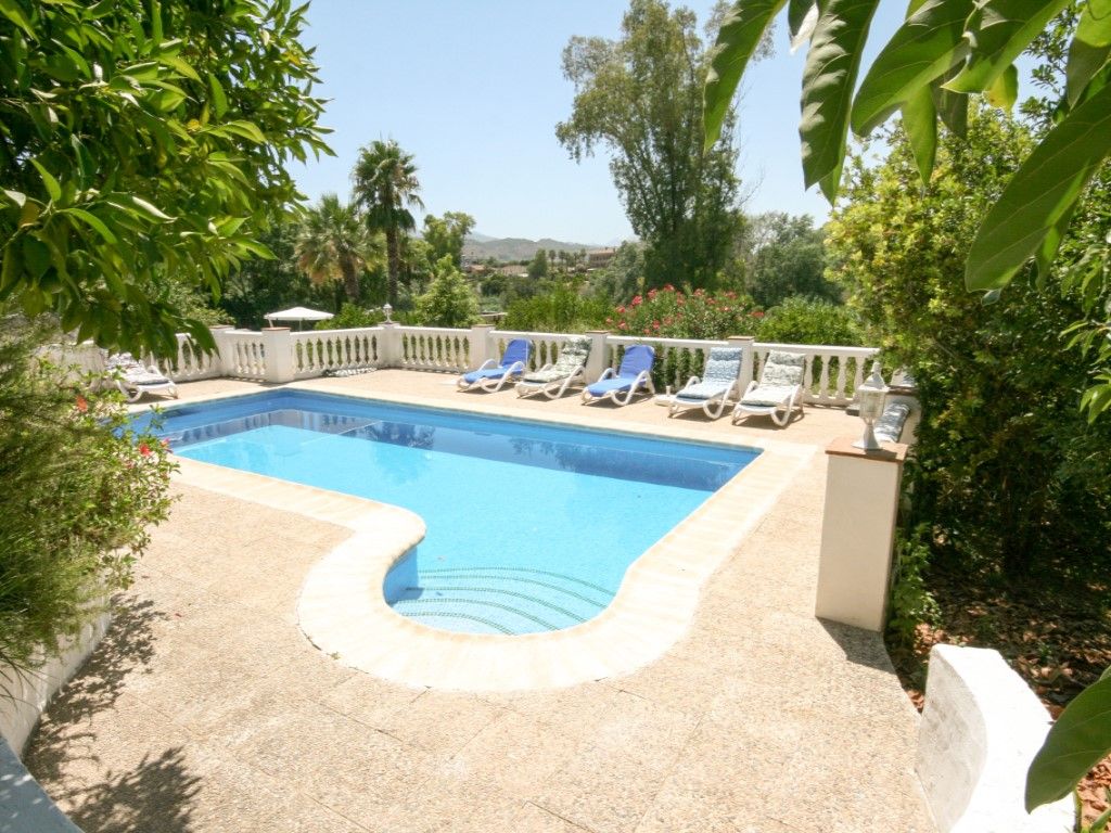 Piscina de Casa o xalet en venda en Alhaurín El Grande amb Jardí privat, Terrassa i Piscina