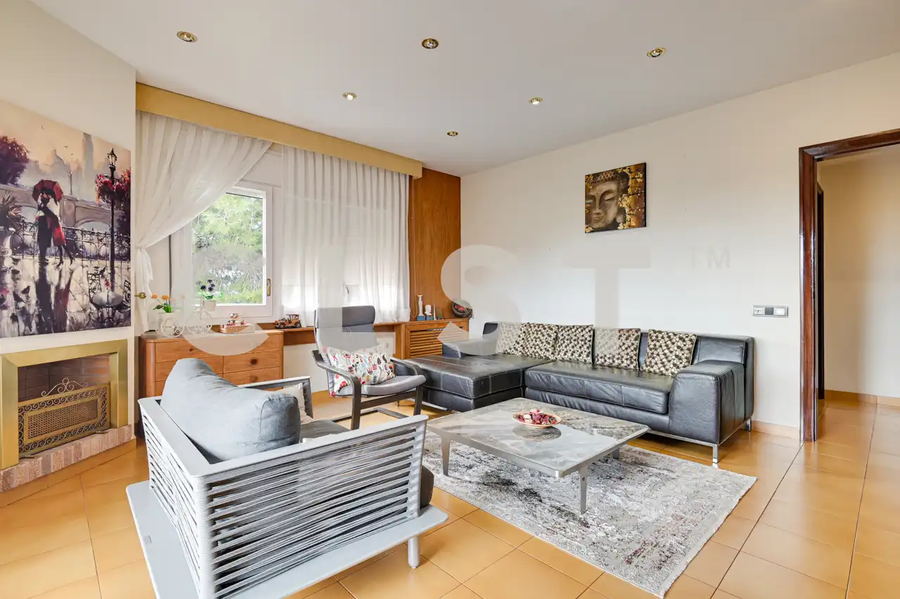 Sala d'estar de Casa o xalet en venda en Sant Just Desvern amb Aire condicionat, Calefacció i Jardí privat