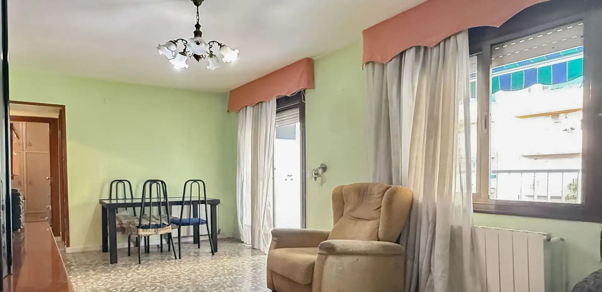 Sala de estar de Piso en venta en Sant Boi de Llobregat con Calefacción y Terraza