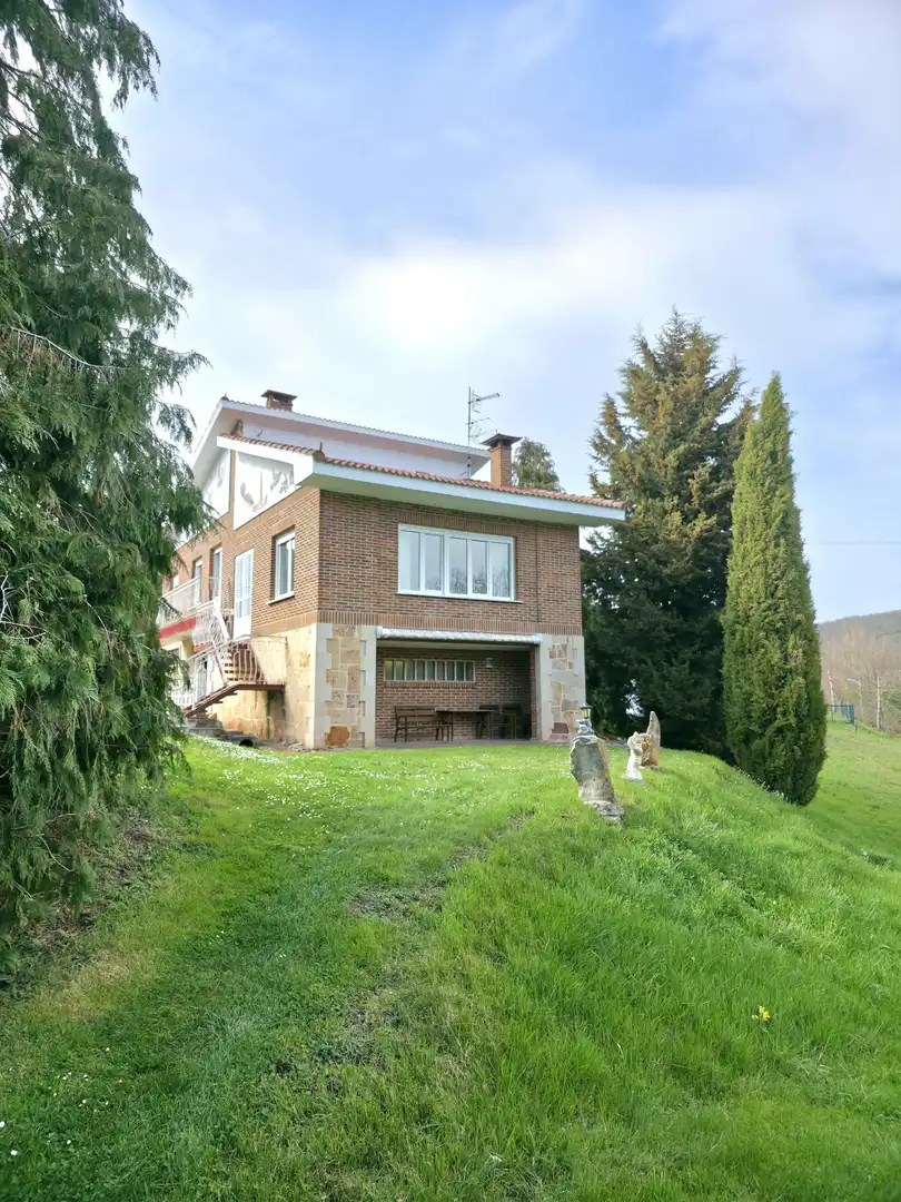 Vista exterior de Casa o xalet en venda en Pomar de Valdivia amb Calefacció, Jardí privat i Terrassa