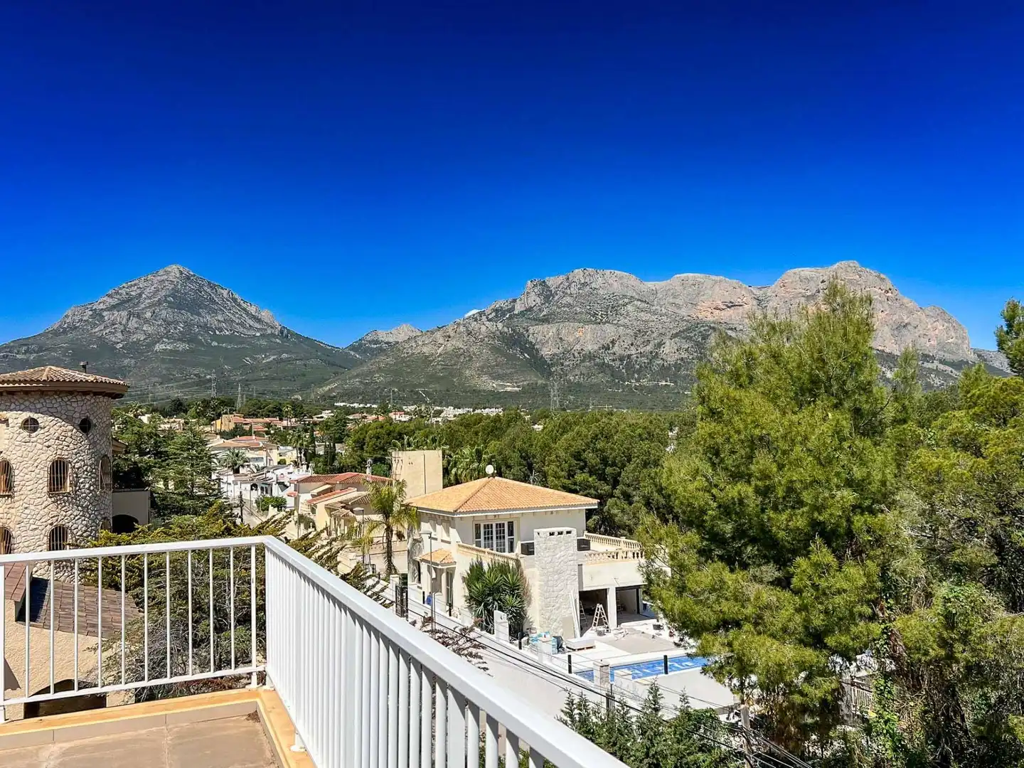 Vista exterior de Casa o chalet en venta en La Nucia con Aire acondicionado, Calefacción y Jardín privado