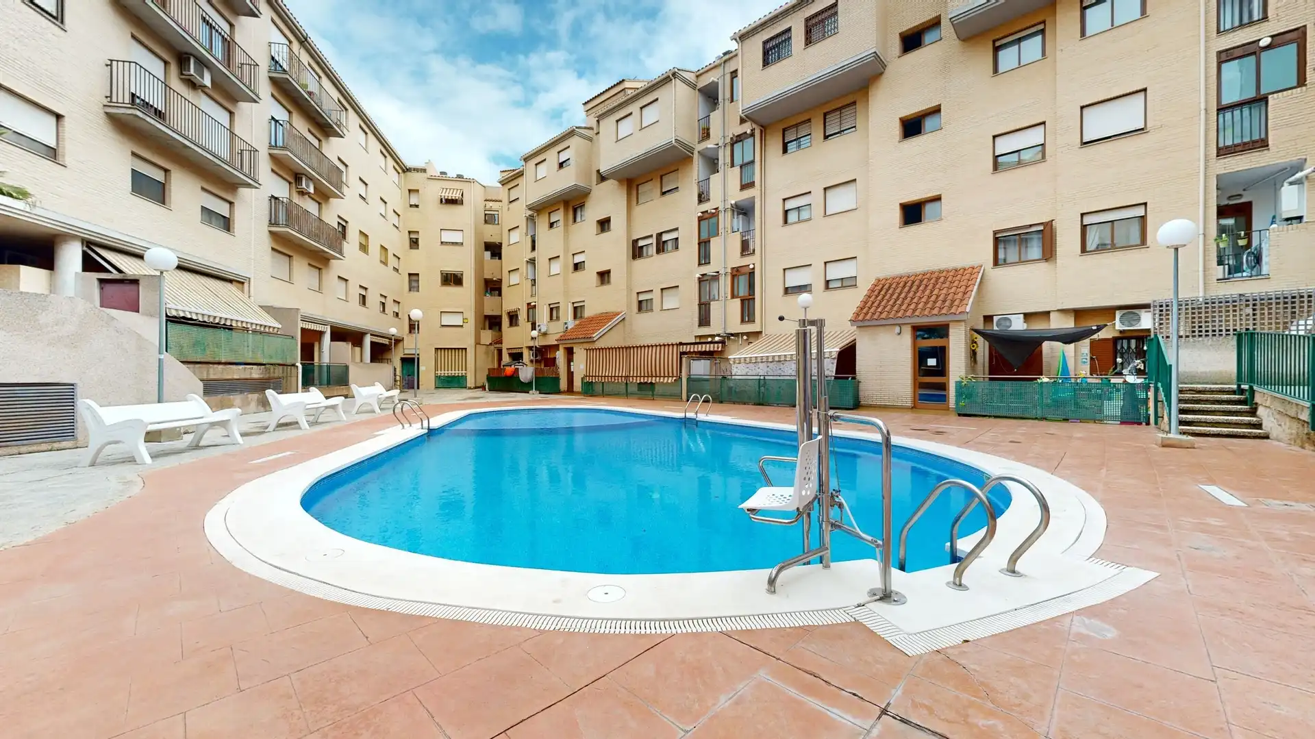 Piscina de Pis en venda en Paterna amb Aire condicionat, Jardí privat i Piscina