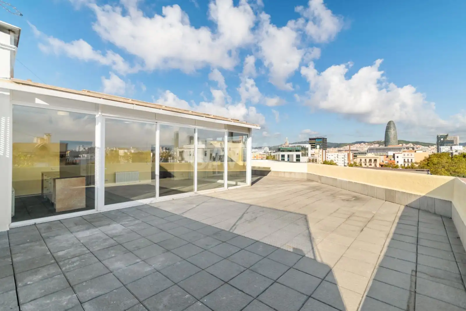 Terrace of Office for sale in Barcelona