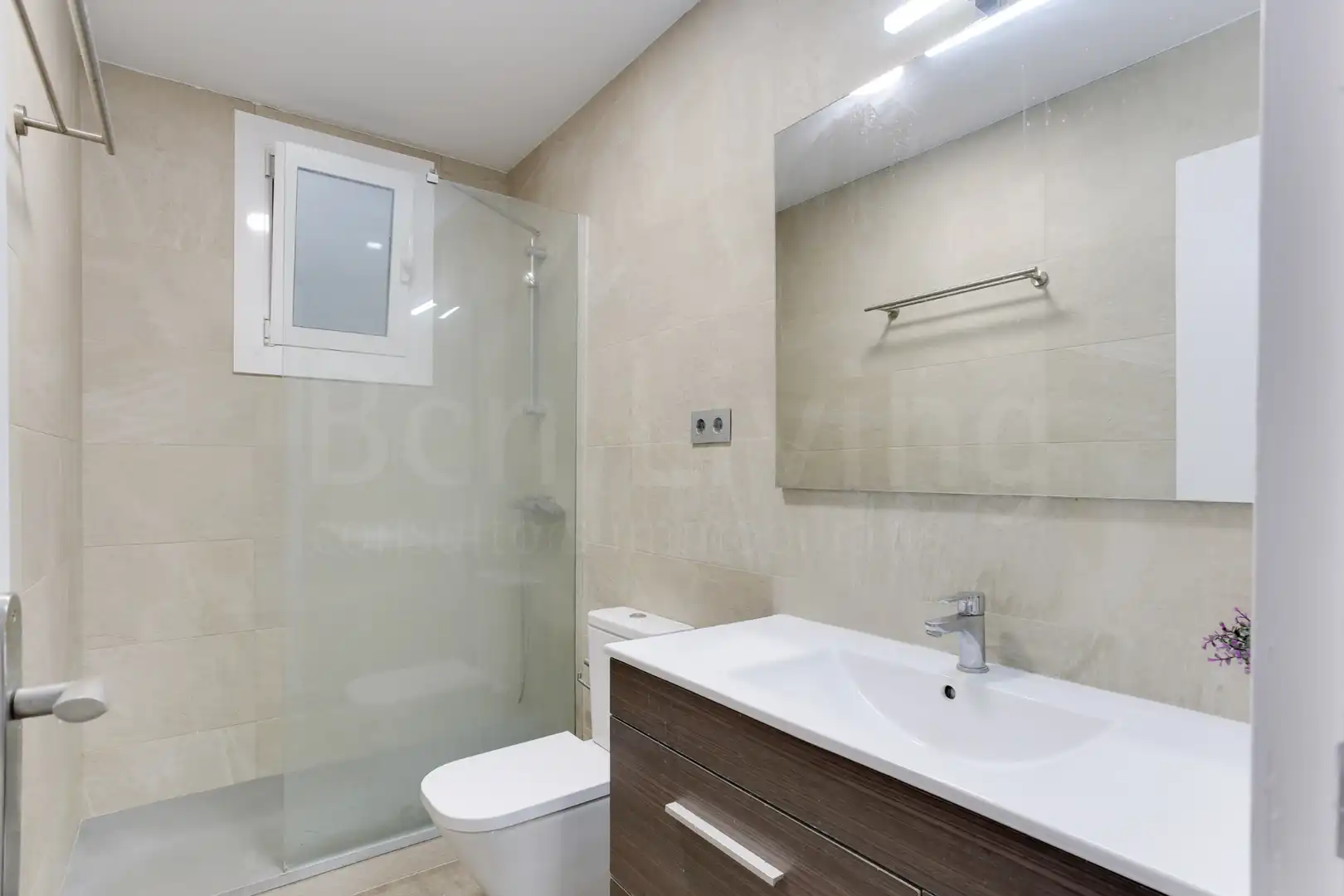 Bathroom of Flat for rent in Barcelona  with Air Conditioner, Heating and Parquet flooring