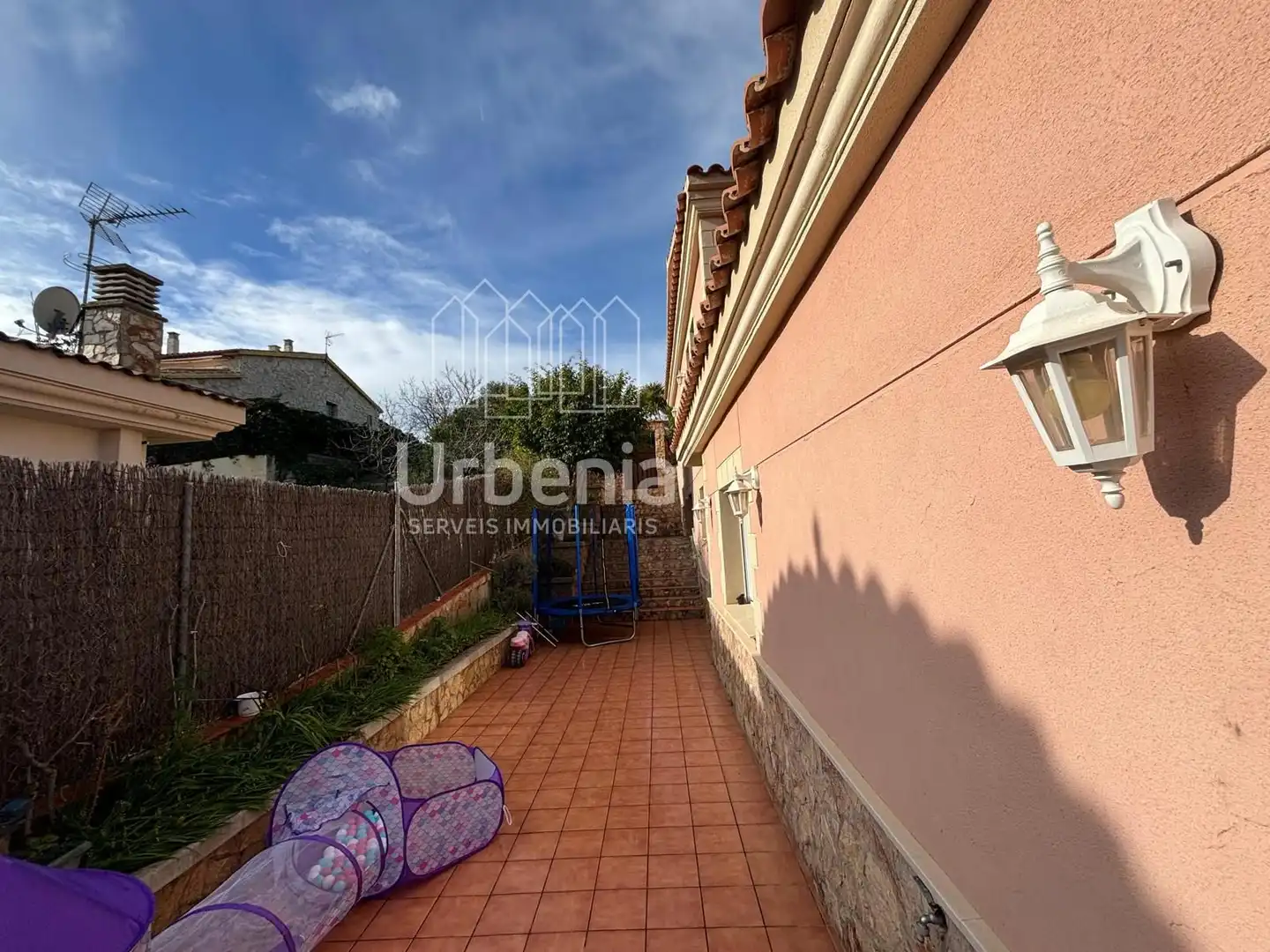 Vista exterior de Casa o xalet en venda en Calella amb Calefacció i Piscina