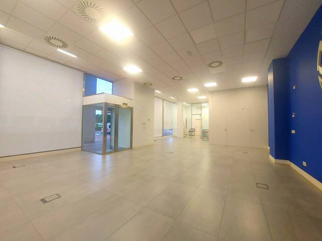 Local comercial en Venta en Logroño - Rio Lomo en Los Lirios