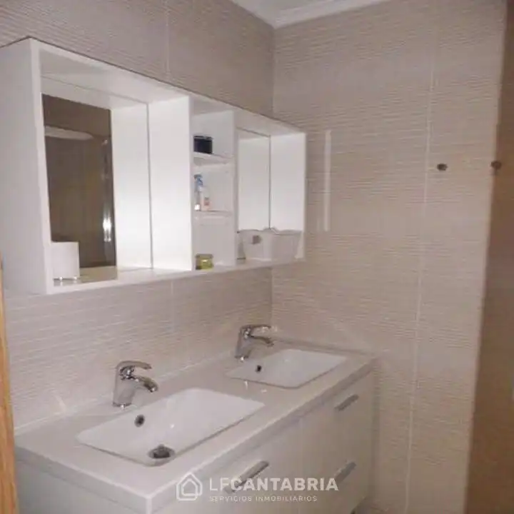 Baño de Apartamento en venta en Santander con Calefacción