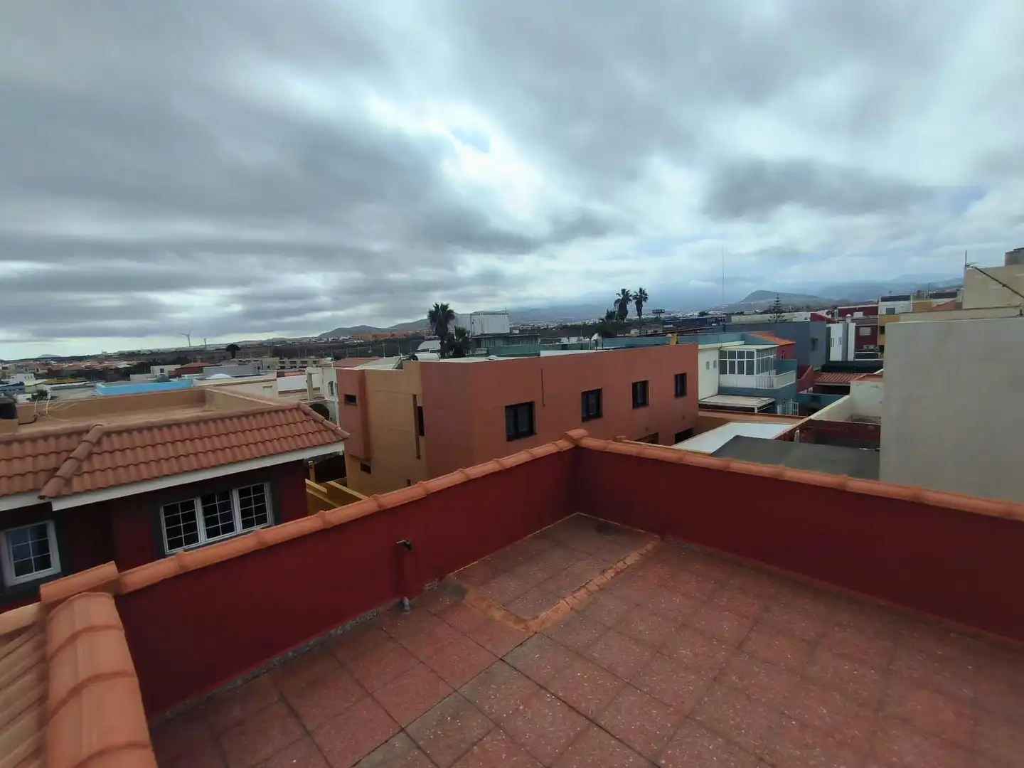 Vista exterior de Casa o xalet en venda en Telde amb Aire condicionat, Terrassa i Balcó