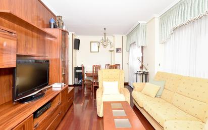 Living room of Flat for sale in Basauri   with Heating, Storage room and Balcony