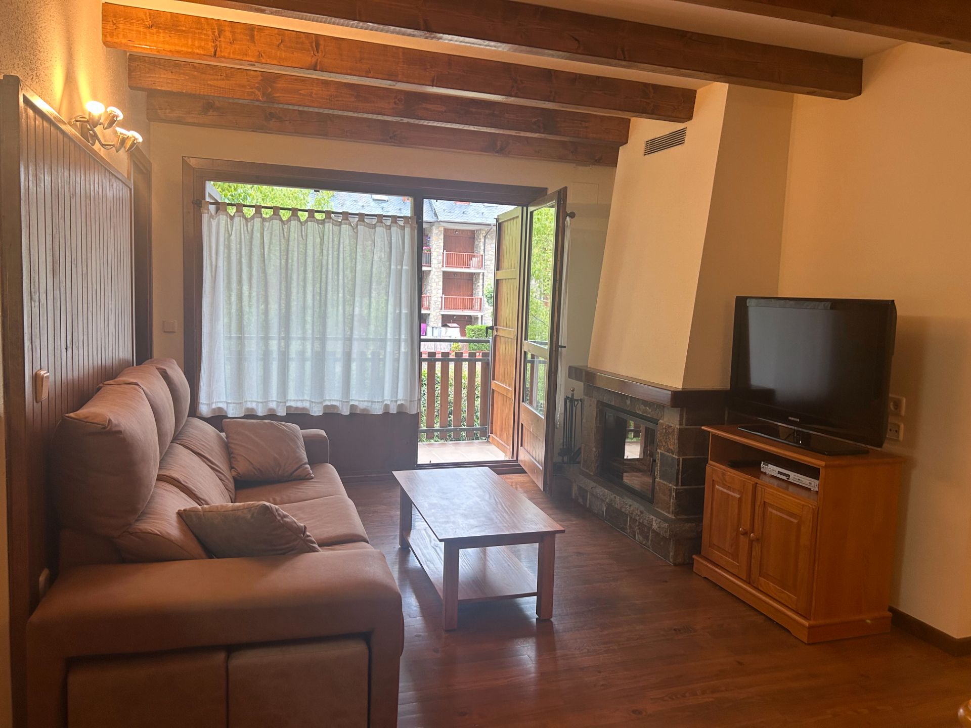 Sala d'estar de Apartament en venda en Esterri d'Àneu amb Calefacció, Parquet i Terrassa