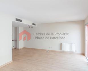 Sala d'estar de Dúplex en venda en Santa Coloma de Gramenet amb Aire condicionat, Calefacció i Terrassa