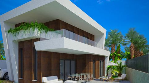 Villa de 3 dormitorios y 3 baños con piscina y jardín en Benijofar
