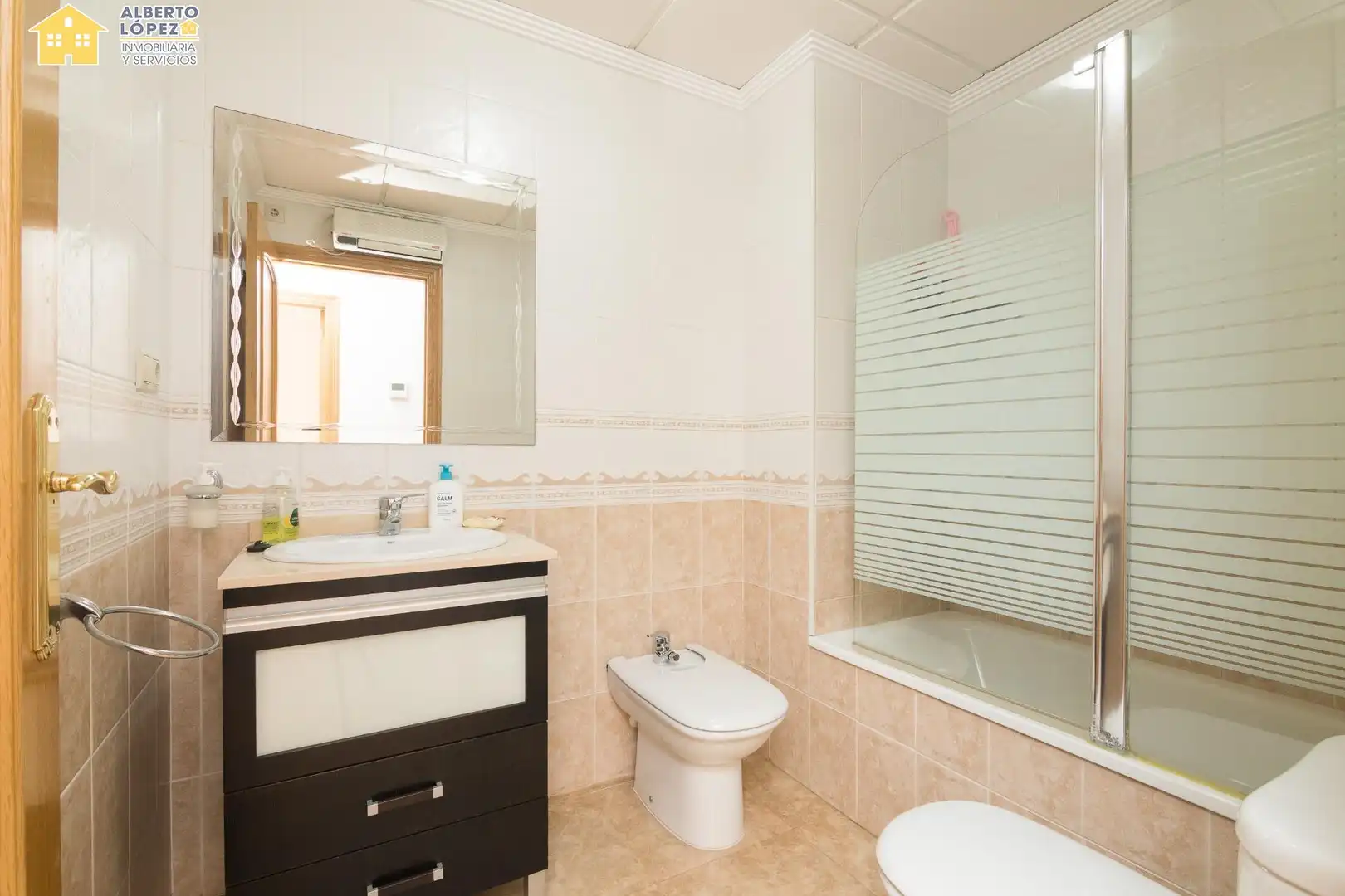 Baño de Casa adosada en venta en Elche / Elx con Aire acondicionado, Calefacción y Balcón