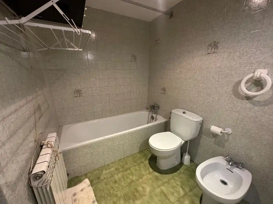 Bathroom of Flat for rent in  Pamplona / Iruña  with Heating, Parquet flooring and Terrace