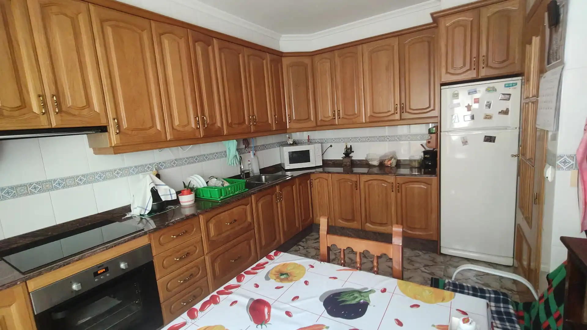 Cuina de Casa o xalet en venda en Baza amb Moblat, Forn i Rentadora