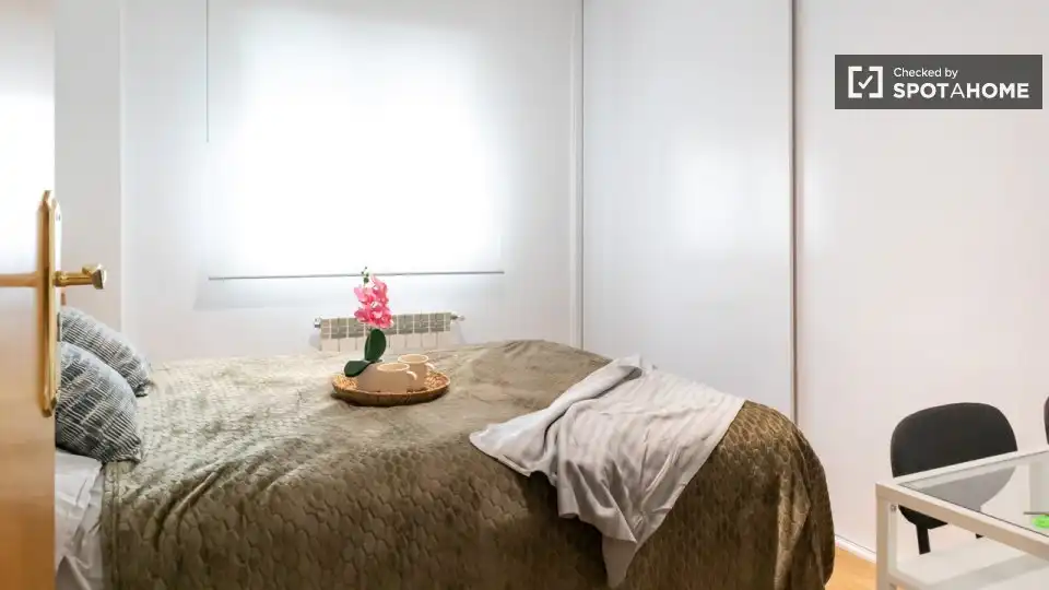 Bedroom of Flat for rent in Madrid  with Air Conditioner, Heating and Furnished