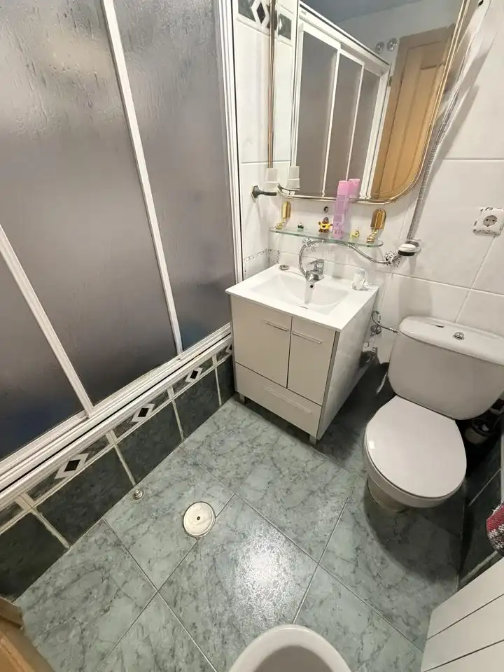 Badezimmer von Wohnung zum Verkauf in Madrid mit Heizung, Parkett und Gemeinschaftspool