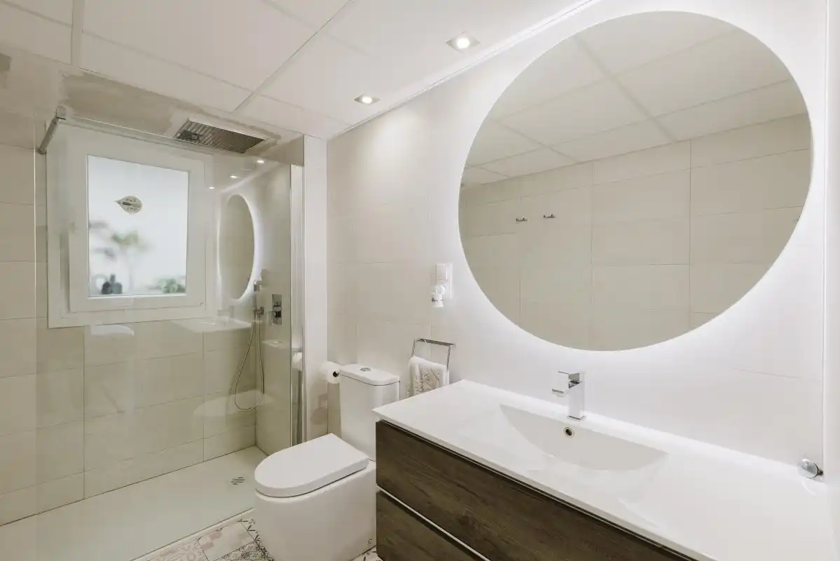 Bathroom of Flat for sale in Málaga  with Air Conditioner, Heating and Terrace