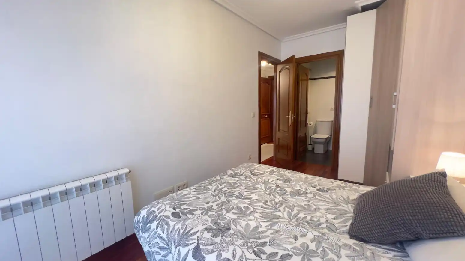 Bedroom of Flat for rent in Gijón   with Heating, Parquet flooring and Furnished