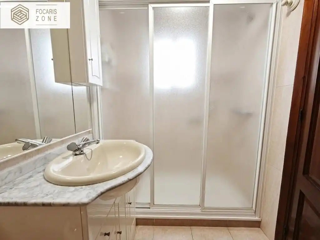 Baño de Piso en venta en Málaga con Aire acondicionado, Calefacción y Jardín privado