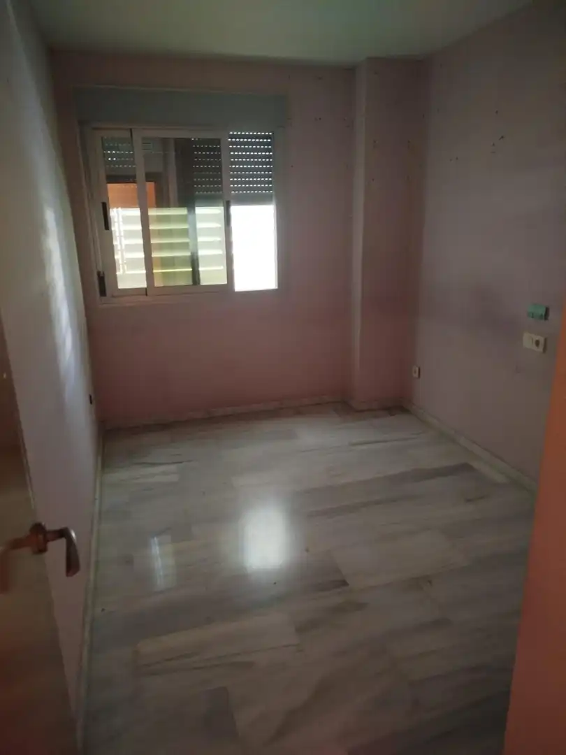Habitación de Piso en venta en Castellón de la Plana / Castelló de la Plana con Aire acondicionado, Terraza y Trastero