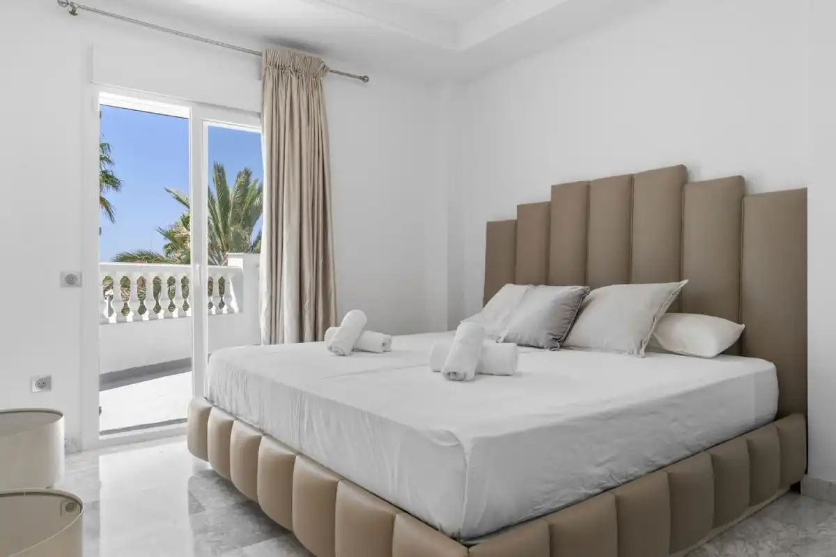 Chalet con piscina en venta en Calle Palmera, imagen 11