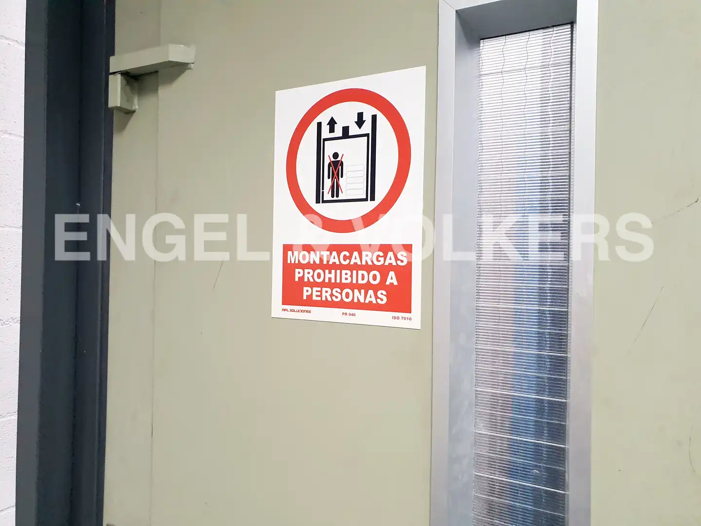 Aparcament de Nau industrial en venda en Cornellà de Llobregat