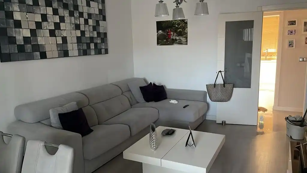Sala de estar de Apartamento en venta en La Línea de la Concepción con Aire acondicionado, Terraza y Amueblado