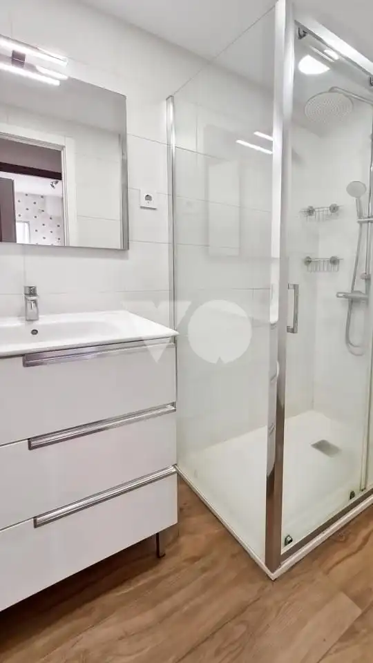 Bathroom of Flat for sale in Madrid  with Air Conditioner, Heating and Terrace