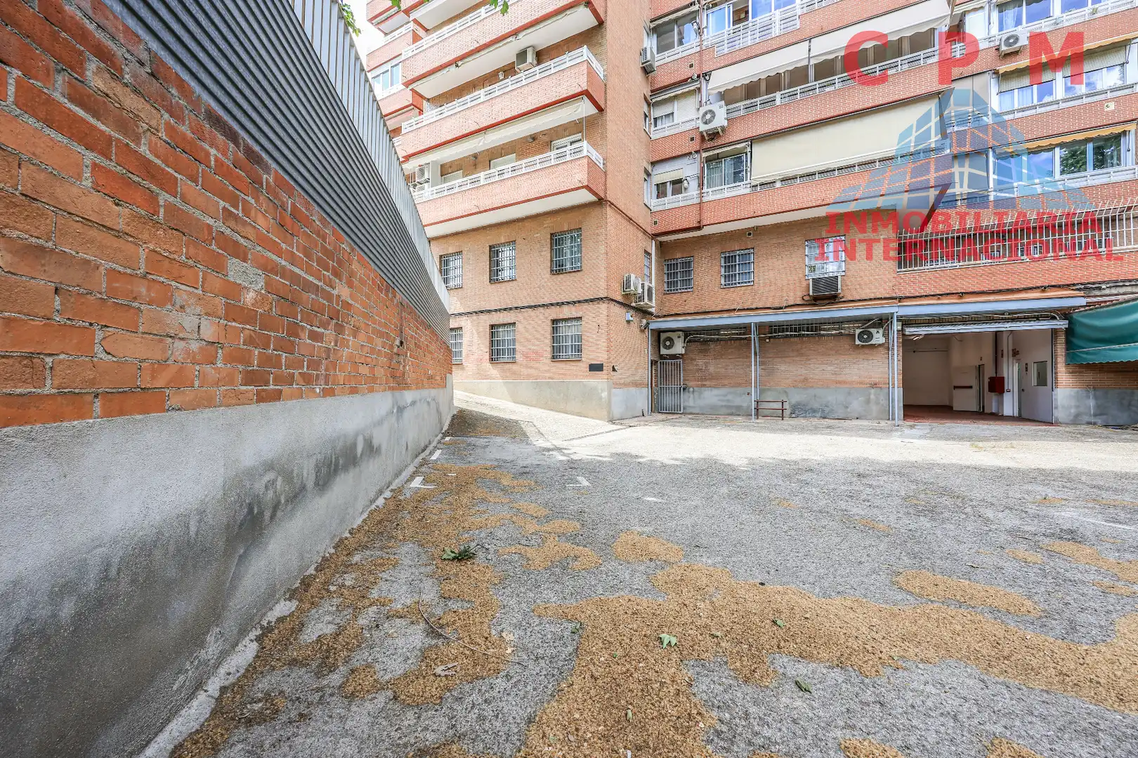 Parking de Nave industrial en venta en Madrid con Calefacción y Alarma