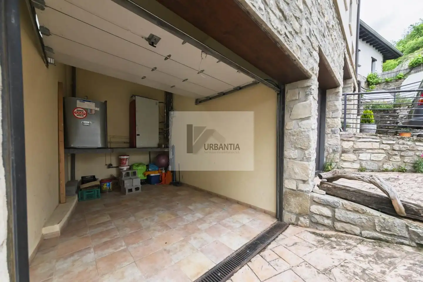 Parking of Flat for sale in Iza / Itza  with Heating, Parquet flooring and Storage room