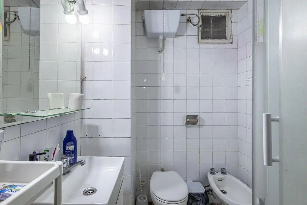 Badezimmer von Wohnung zum Verkauf in Granada mit Klimaanlage, Waschmaschine und Balkon