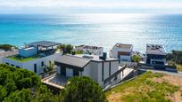 Vista exterior de Casa o xalet en venda en Arenys de Mar amb Aire condicionat, Calefacció i Jardí privat