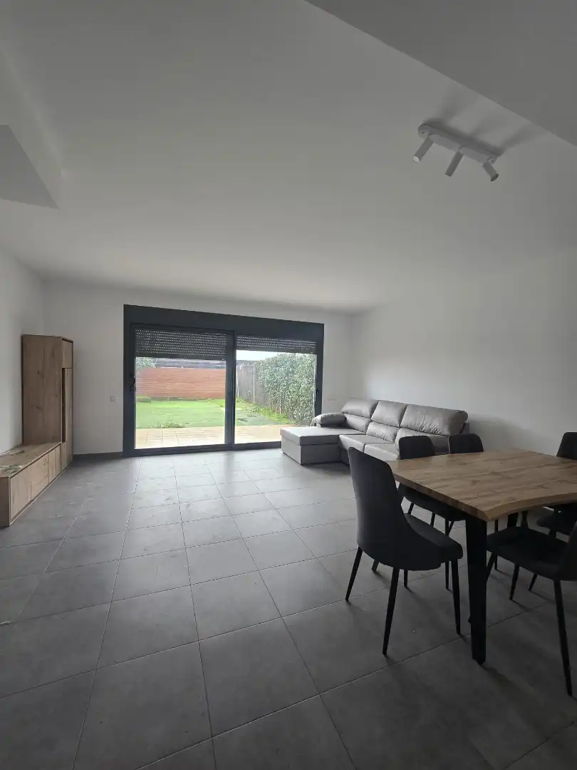 Sala d'estar de Casa adosada de lloguer en Lleida amb Aire condicionat, Calefacció i Jardí privat