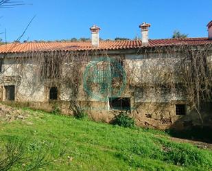 Vista exterior de Casa o xalet en venda en Herguijuela amb Jardí privat